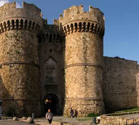 Antifanous Apartment *